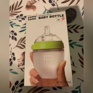 New! Comotomo Baby Bottle, Green, 5 oz